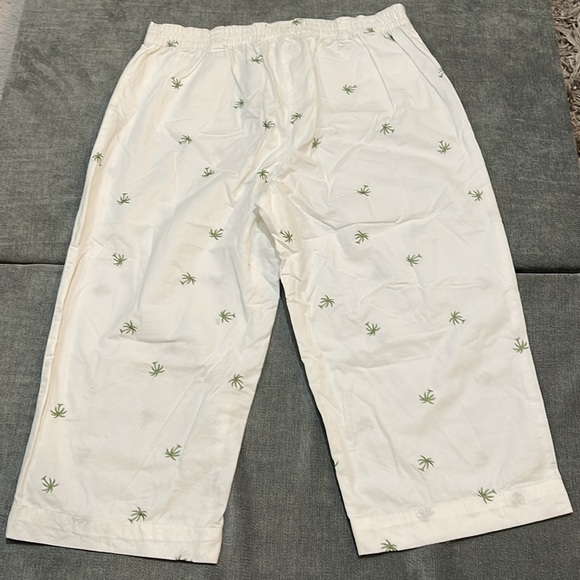 Basic edition, capris white with embroidered green palm trees size LG 24-144 - Picture 7 of 9